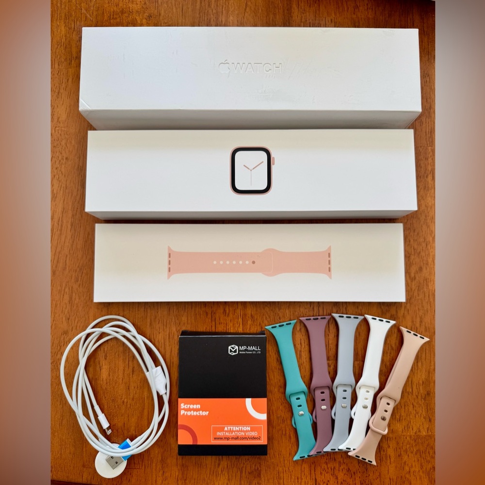 Gold Apple Watch Series 4, 40mm